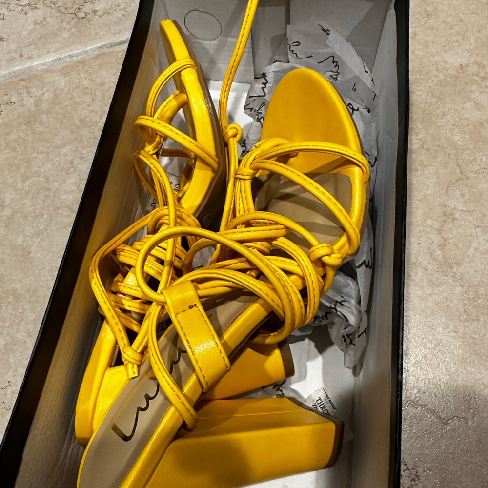 Yellow wrap ankle high heels , never worn! 6.5